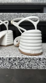 Босоніжки білі  Fendi - Зображення 3